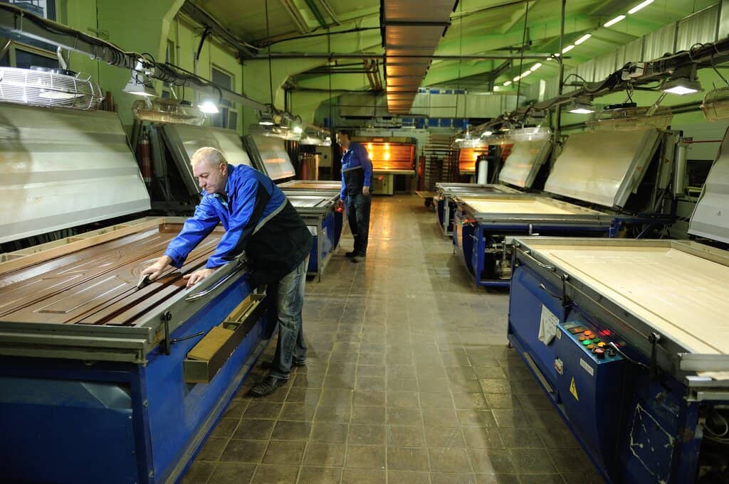 Пример установки двери — Производство